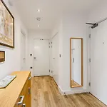 Bright 1 Bdr Apt With Terrace & Great Travel Links