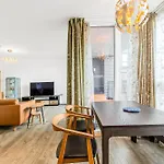 Bright 1 Bdr Apt With Terrace & Great Travel Links