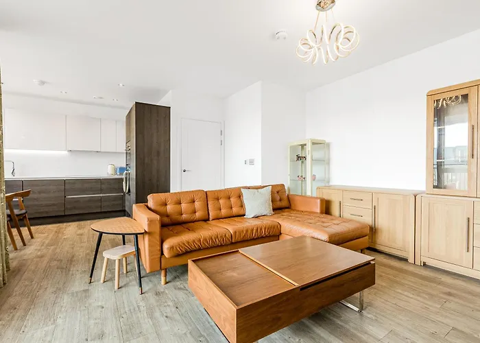 Bright 1 Bdr Apt With Terrace & Great Travel Links