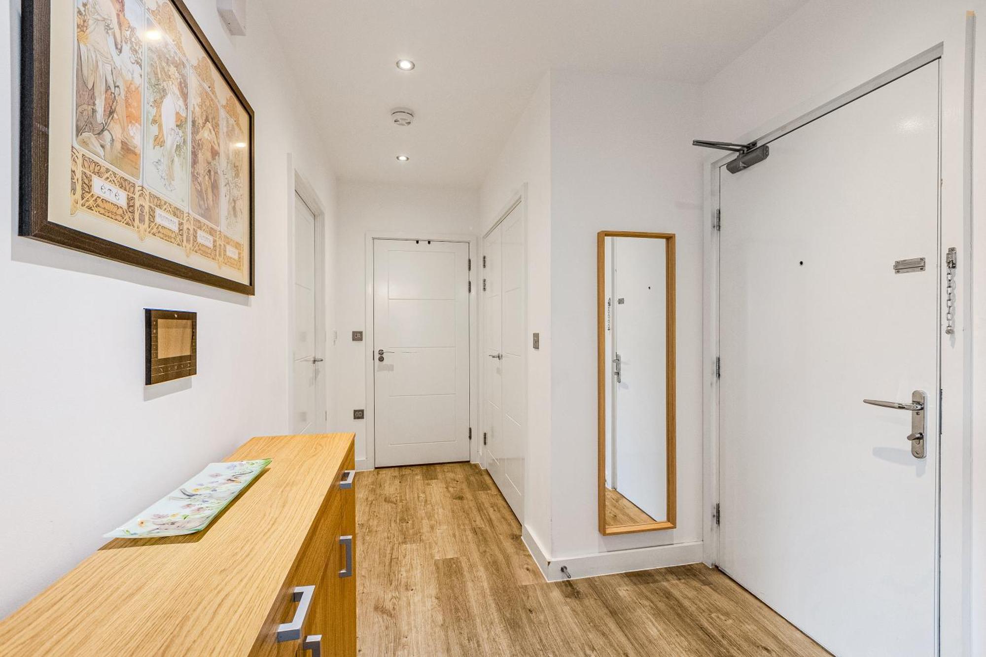 Bright 1 Bdr With Terrace & Great Travel Links Appartamento *