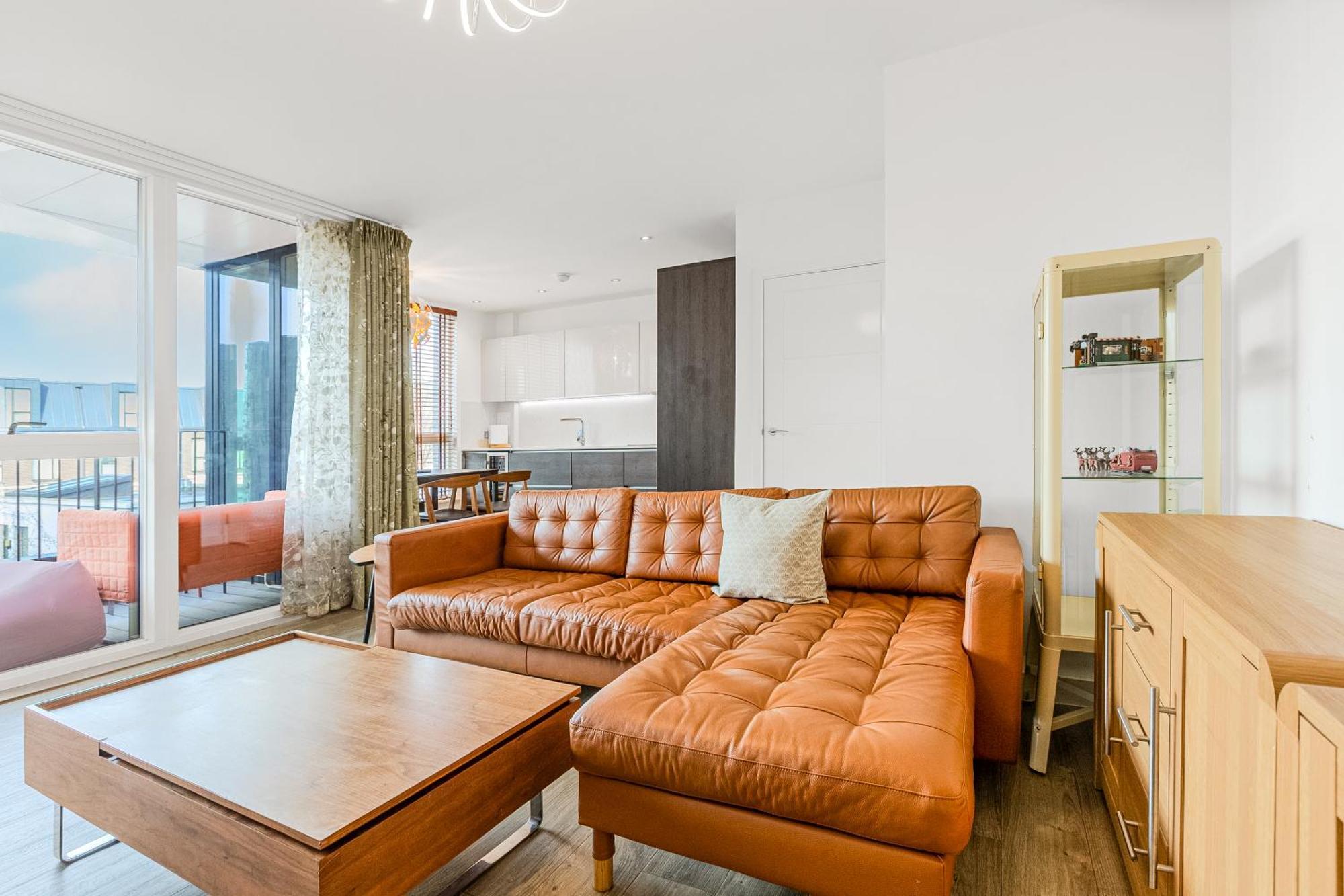 Bright 1 Bdr With Terrace & Great Travel Links * Londra